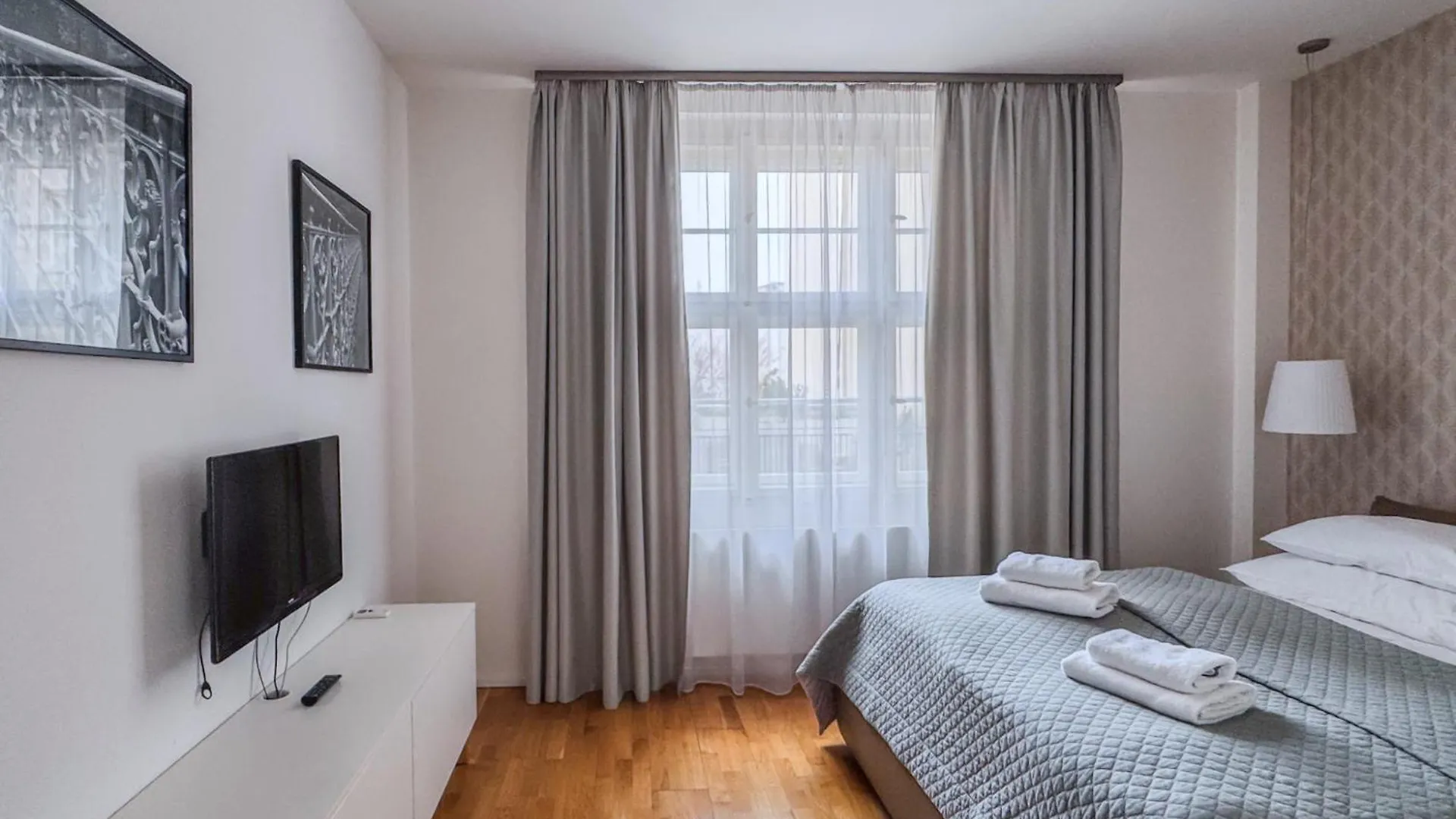 Unique Old Town Apartments At Palace Dlouha 프라하 0*,